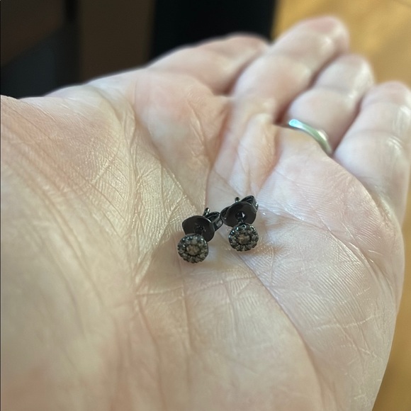 Adornia Stud Earrings - Picture 4 of 4